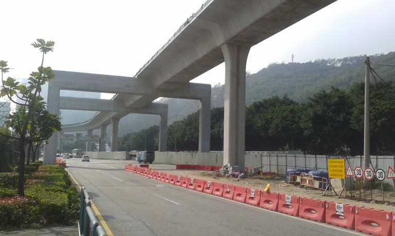 Macau_LRT_at_Macau_Airport