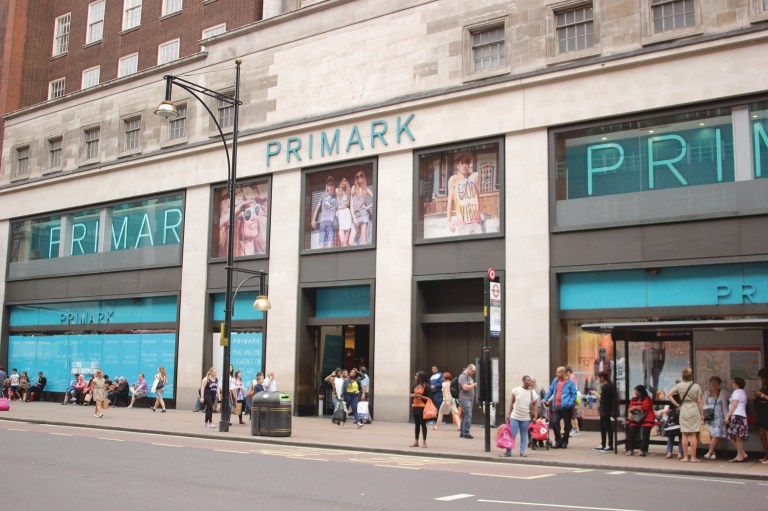 1340291_Primark_Oxford_Street_fascia_angle_300